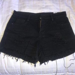 Super cute black high waisted jean shorts!